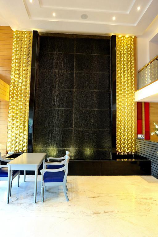 Sunbeam Premium Hotel Zirakpur Екстериор снимка