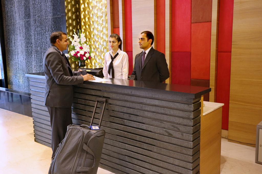 Sunbeam Premium Hotel Zirakpur Екстериор снимка