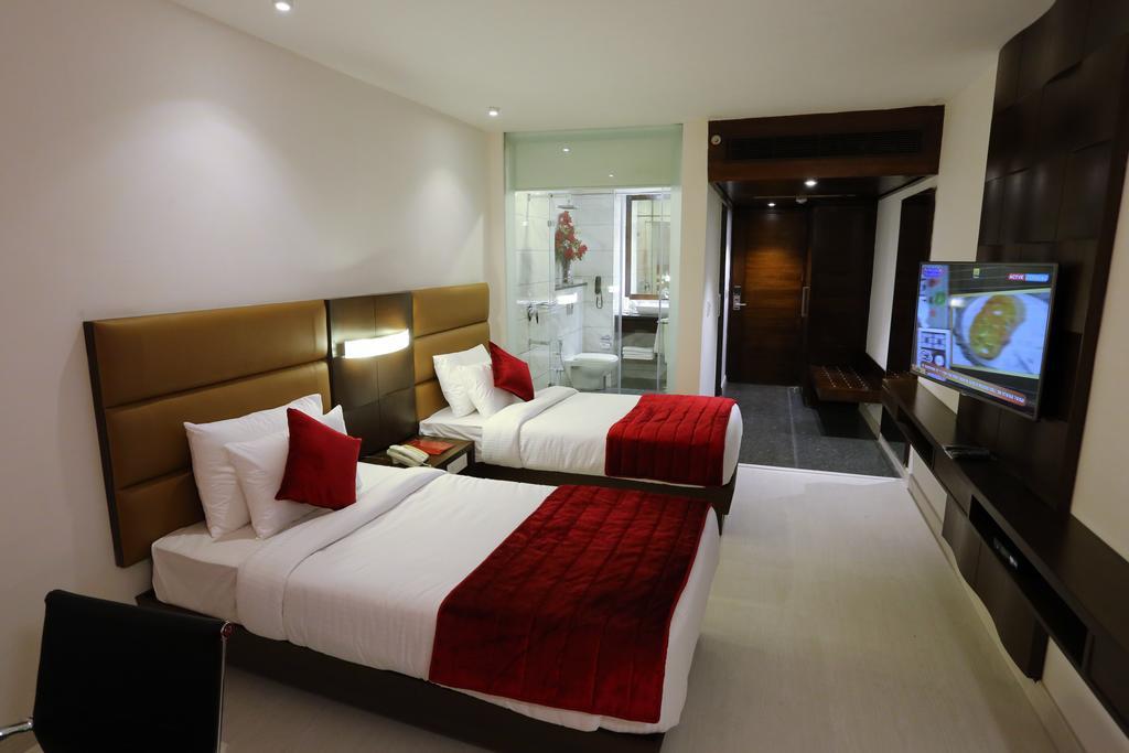 Sunbeam Premium Hotel Zirakpur Екстериор снимка