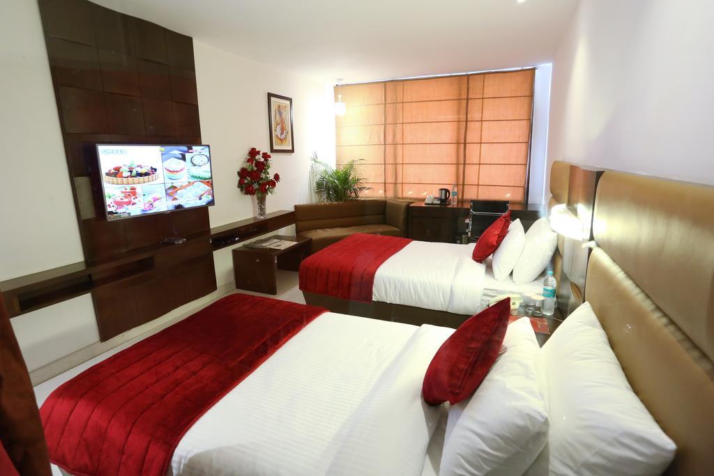 Sunbeam Premium Hotel Zirakpur Екстериор снимка