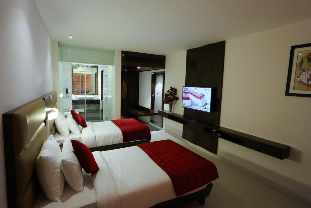 Sunbeam Premium Hotel Zirakpur Екстериор снимка