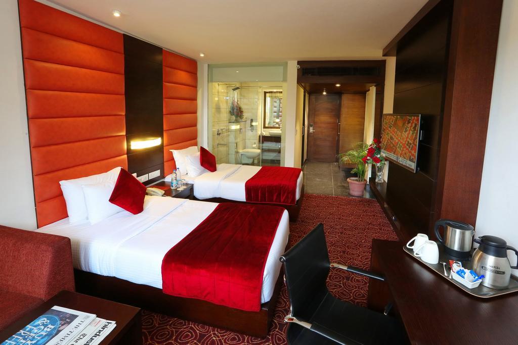 Sunbeam Premium Hotel Zirakpur Екстериор снимка