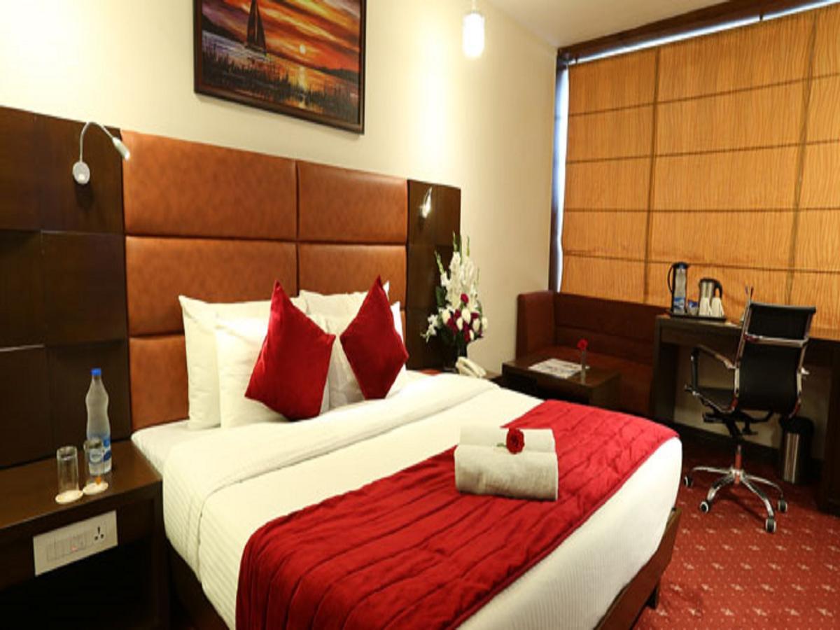 Sunbeam Premium Hotel Zirakpur Екстериор снимка